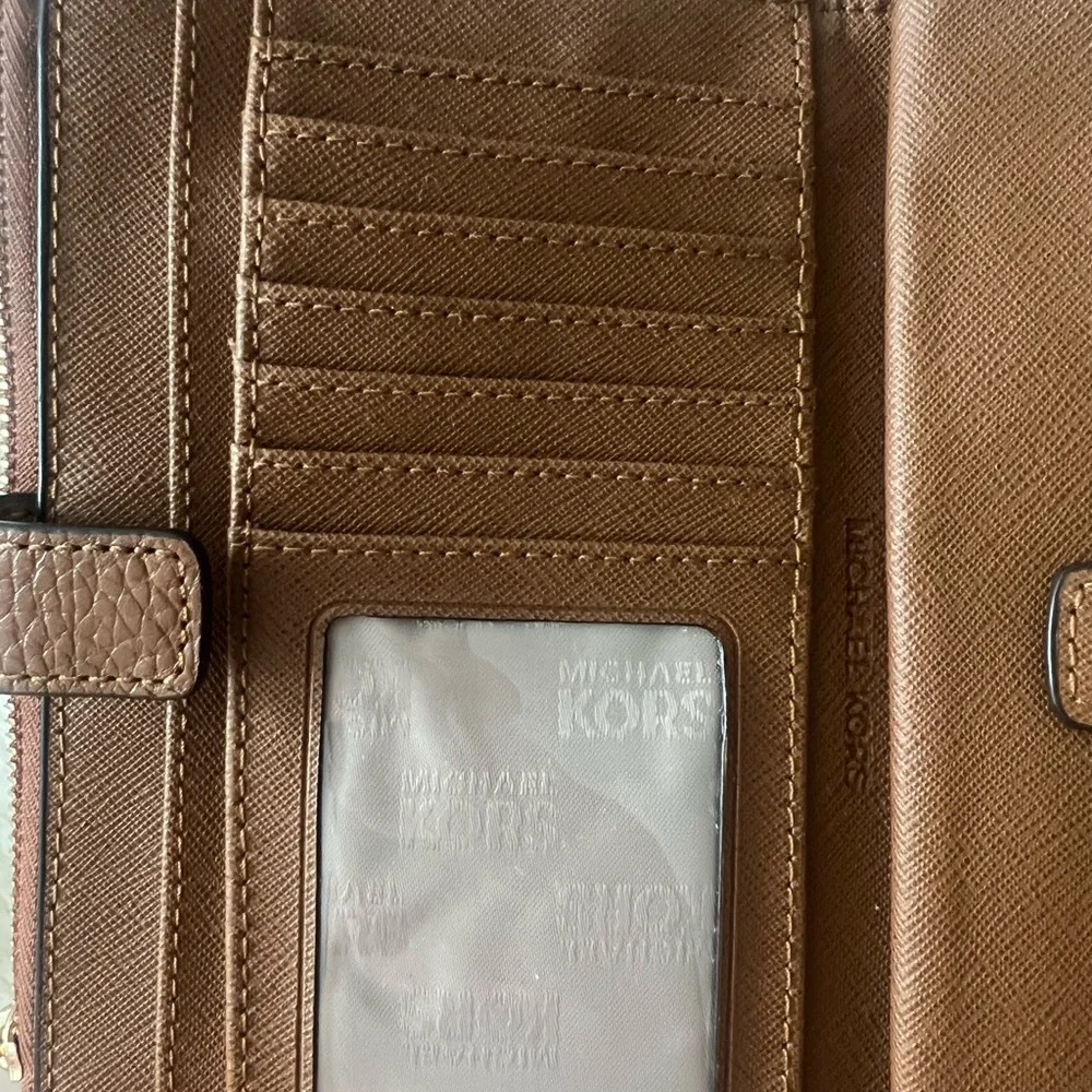 Michael Kors wristlet - Picture 6 of 10